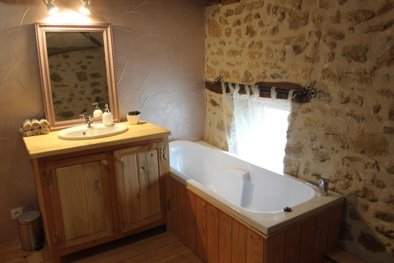 Gite La Pimparola Villa Nouic Ngoại thất bức ảnh
