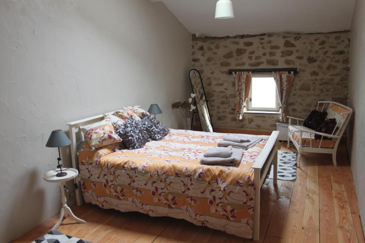 Gite La Pimparola Villa Nouic Ngoại thất bức ảnh